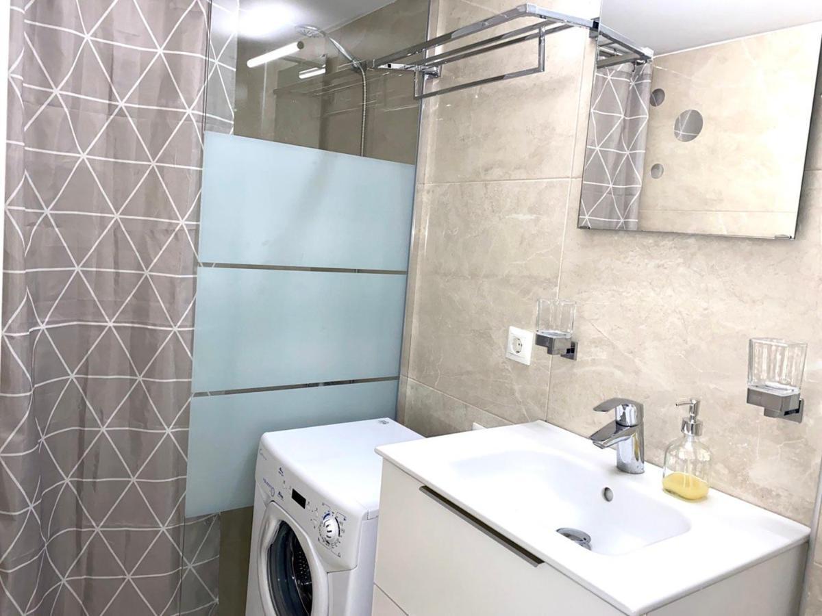 Dafni'S Home Is In 200M To Metro Ag Ioanis Aten Exteriör bild